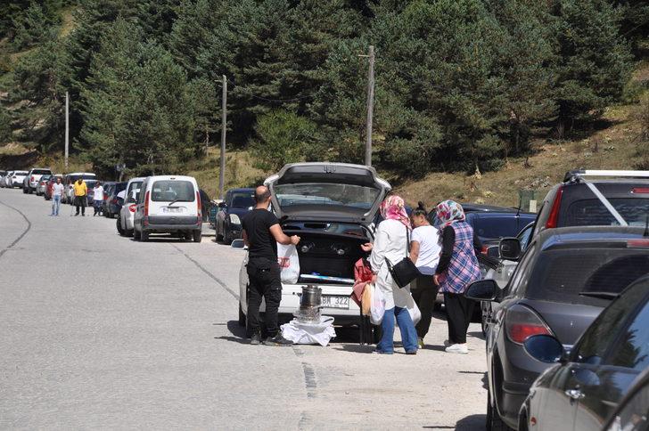 Bolu'da sıcak havadan bunalanlar doğayla iç içe vakit geçirdi G5
