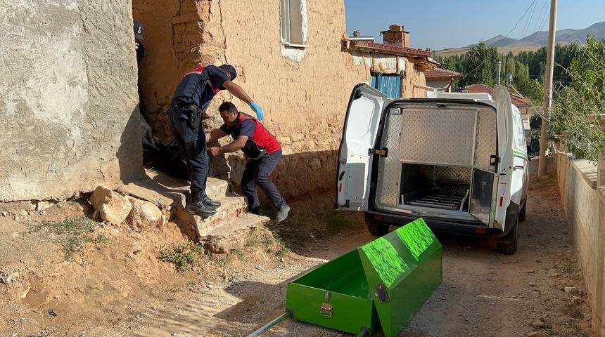 Afyonkarahisar'da bir kişi evinde ölü bulundu