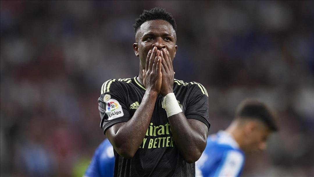 Son dakika: 'Maymunluğu bırak!' D&uuml;nya, Real Madrid'in yıldızı Vinicius Junior'a yapılan ırk&ccedil;ılık skandalını konuşuyor!