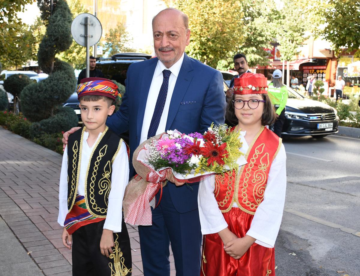 &Ccedil;alışma ve Sosyal G&uuml;venlik Bakanı Bilgin, Kırşehir Valiliğini ziyaretinde konuştu: