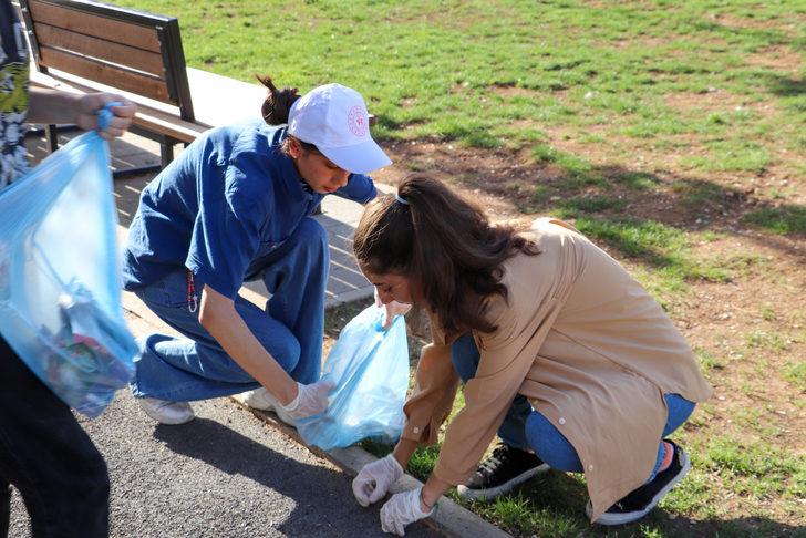 Siirt'te gönüllüler çevre temizliğine dikkati çekmek için çöp topladı G3