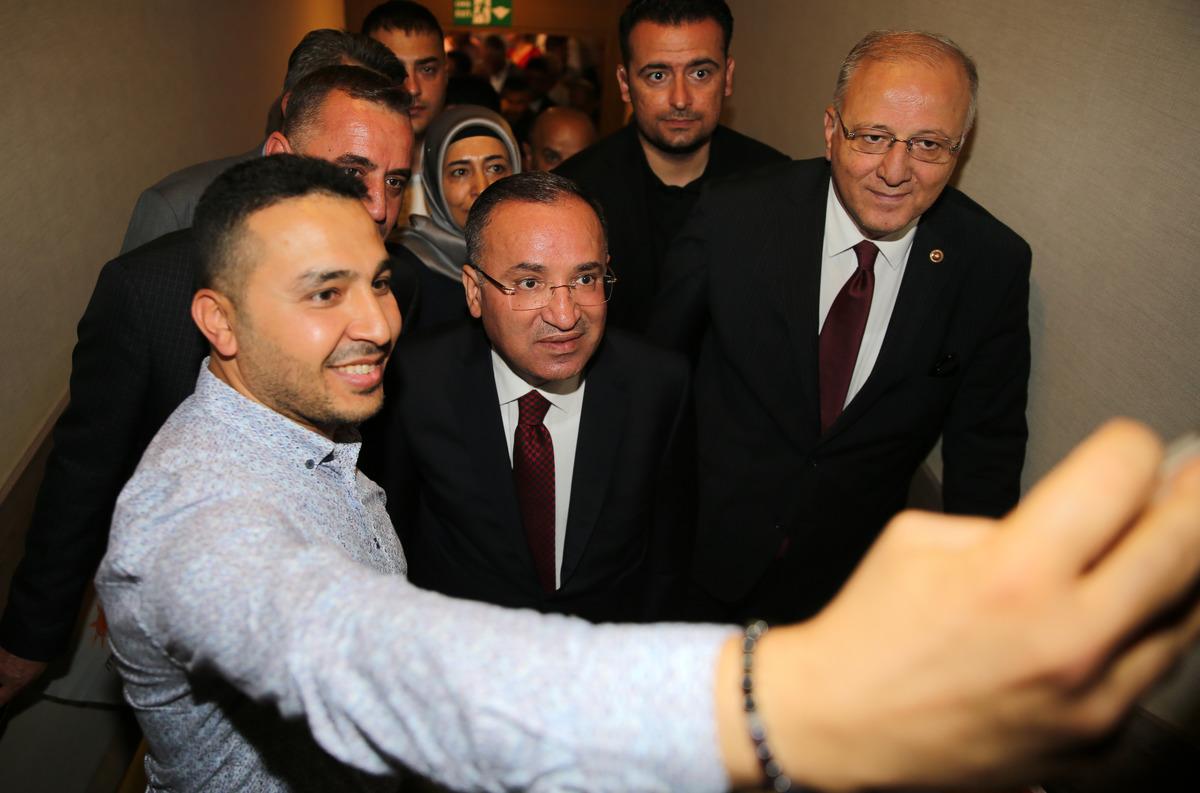 Adalet Bakanı Bozdağ, AK Parti Gaziantep İl Danışma Meclisi'ne katıldı: (2)