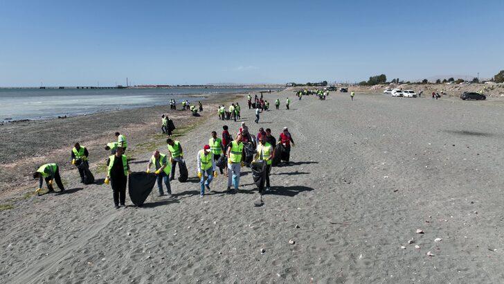 Dünya Temizlik Günü'nde Van Gölü sahilinde çöp toplandı G4