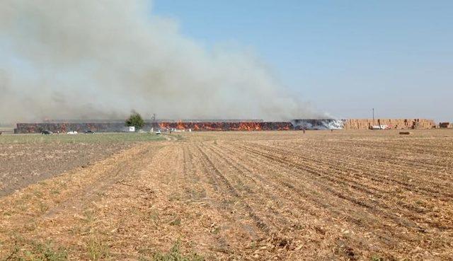 Adana'daki saman balyası yangını söndürülmeye çalışılıyor