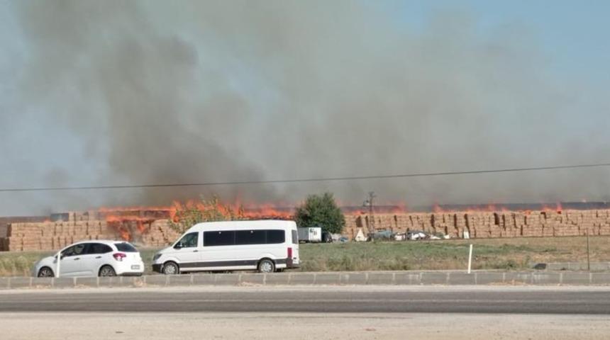 Adana'daki saman balyası yangını söndürülmeye çalışılıyor