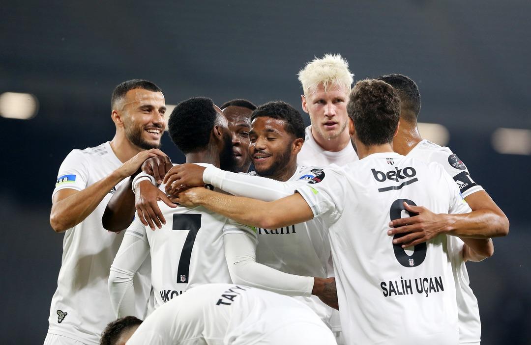 Beşiktaş'ta Valentin Rosier oyundan alınınca &ccedil;ok sinirlendi! Formayı &ccedil;ıkardı, soyunma odasına gitti...