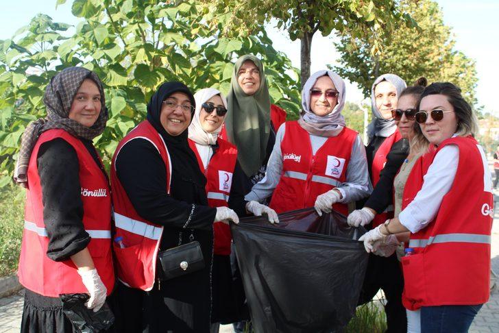 Karabük'te gönüllüler çevre temizliğine dikkati çekmek için çöp topladı G4