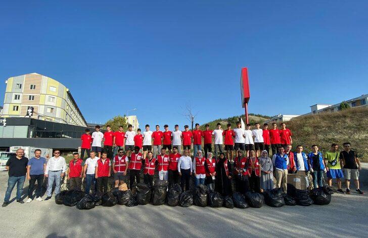 Karabük'te gönüllüler çevre temizliğine dikkati çekmek için çöp topladı G5
