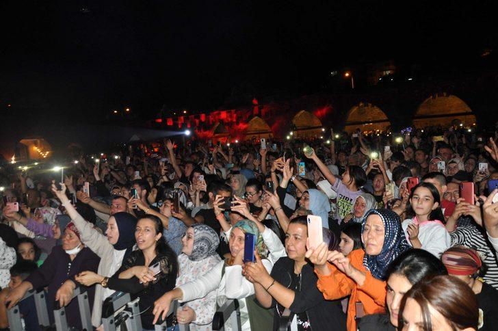 27. Kültür Turizm ve Üzüm Festivali, Zara konseriyle kutlandı G3