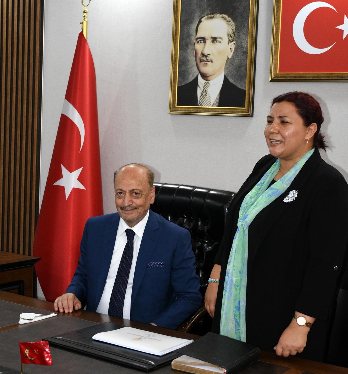 &Ccedil;alışma ve Sosyal G&uuml;venlik Bakanı Bilgin, AK Parti Kırşehir İl Başkanlığını ziyaretinde konuştu: