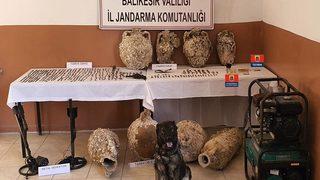 Balıkesir'de tarihi eser kaçakçılığı operasyonunda üç şüpheli yakalandı