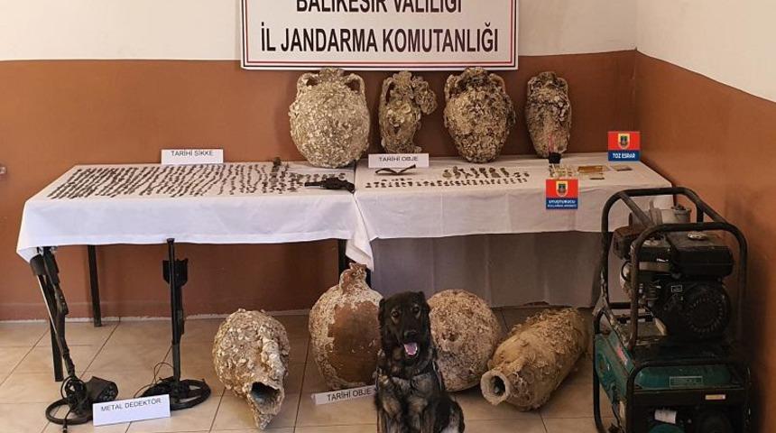 Balıkesir'de tarihi eser kaçakçılığı operasyonunda üç şüpheli yakalandı