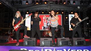 Necati ve Saykolar grubu Manisa'da konser verdi