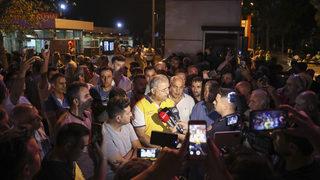 Bıçaklı saldırıya uğrayan taksi şoförü için meslektaşları kontak kapattı