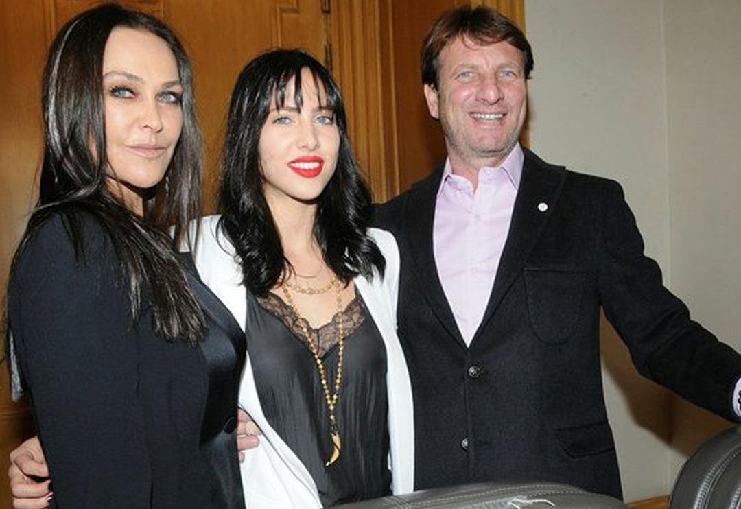 H&uuml;lya Avşar'ın eski eşi Kaya &Ccedil;ilingiroğlu kızı Zehra'yı paylaştı! "Kime benziyor" diye sorunca...