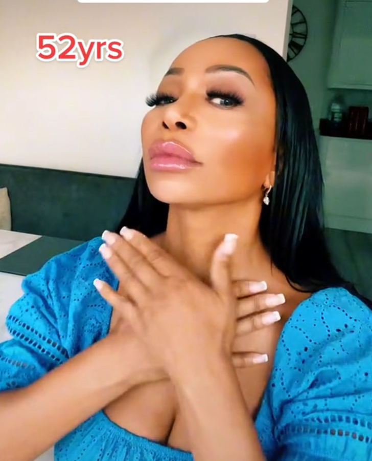 En az 20 yaş genç göstereceksiniz: 52 yaşında genç kız gibi görünen kadın güzellik hilesini paylaştı! G1
