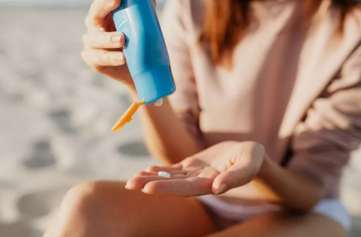 En az 20 yaş genç göstereceksiniz: 52 yaşında genç kız gibi görünen kadın güzellik hilesini paylaştı! G5