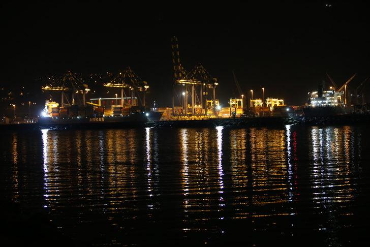 İskenderun’da limanda su alan konteyner gemisi battı G1