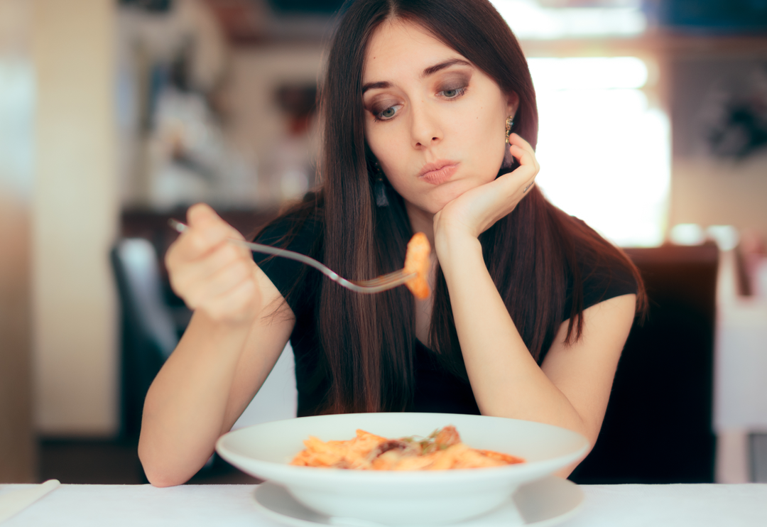 Bu şekilde yiyorsanız tehlike b&uuml;y&uuml;k! Kanser riskinizi artırıyor
