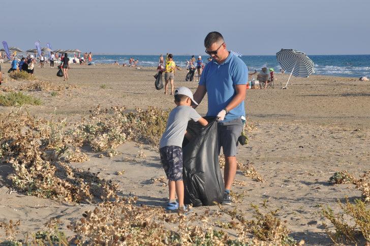 Mersin'de deniz kaplumbağalarının yuva yaptığı kumsal temizlendi G3