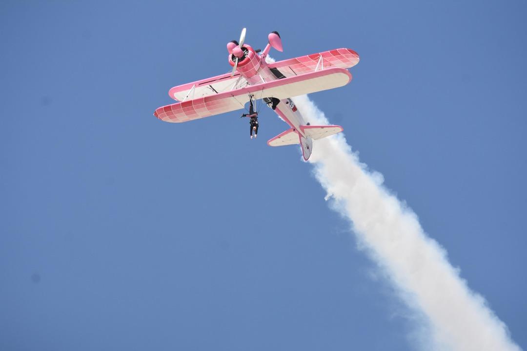 Eskişehir semalarında nefes kesen şov! İsvi&ccedil;reli &ccedil;ift y&uuml;rekleri ağızlara getirdi