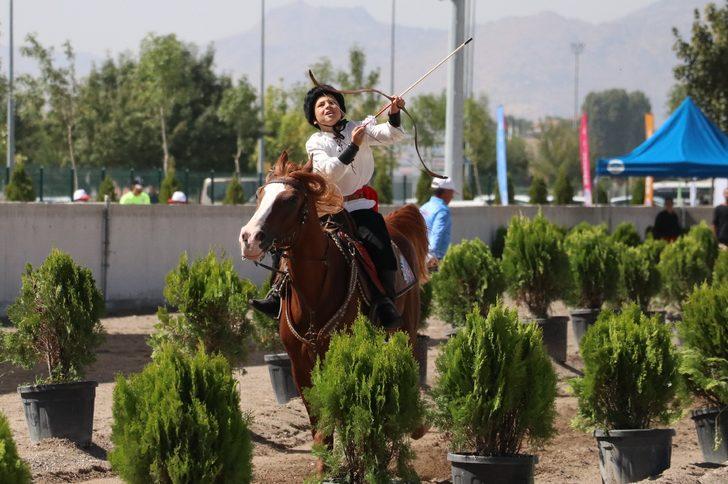 Atlı Okçuluk Türkiye Şampiyonası final yarışları, Kayseri'de devam ediyor G4