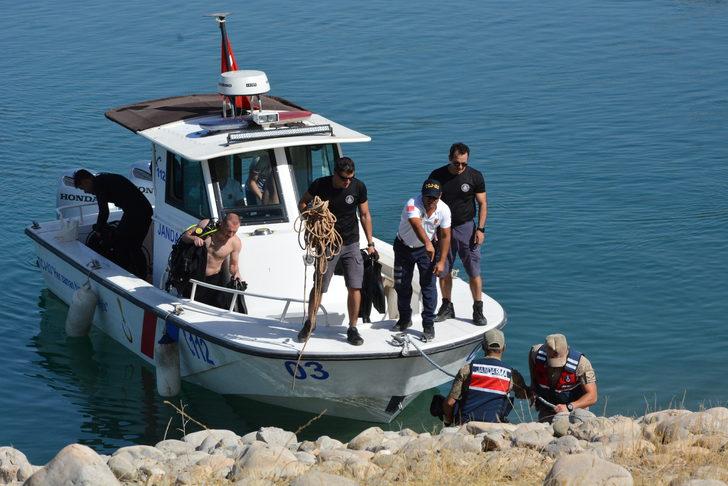 Şanlıurfa'da zıpkınla balık avlamak amacıyla gölete giren lise müdürü boğuldu G2