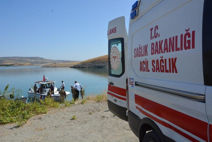 Şanlıurfa'da zıpkınla balık avlamak amacıyla gölete giren lise müdürü boğuldu G4