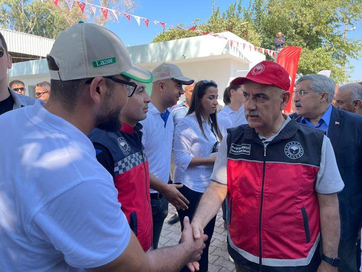 Tarım ve Orman Bakanı Vahit Kirişci, Hatay'da pamuk hasat etti: G4