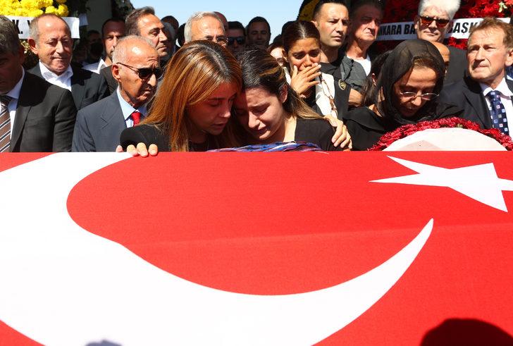 Eski milletvekili Pekşen'in cenazesi Ankara'da toprağa verildi G3