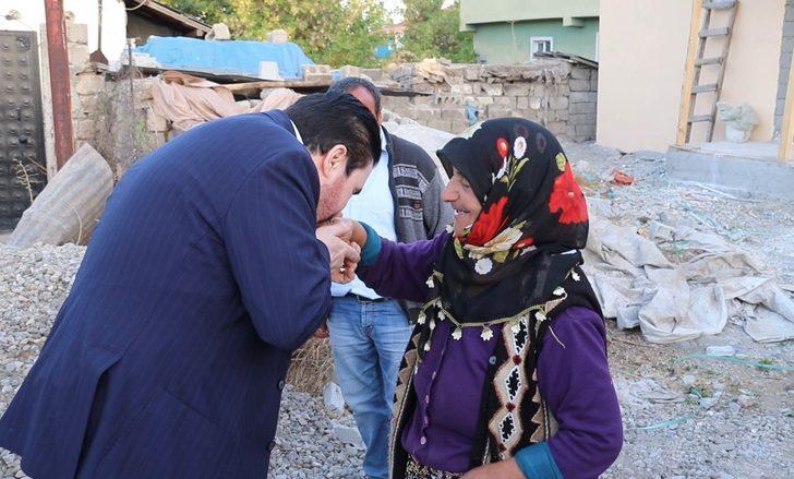 Ağrı'da iki aile, belediye ve hayırseverlerin desteğiyle ev sahibi oldu G3