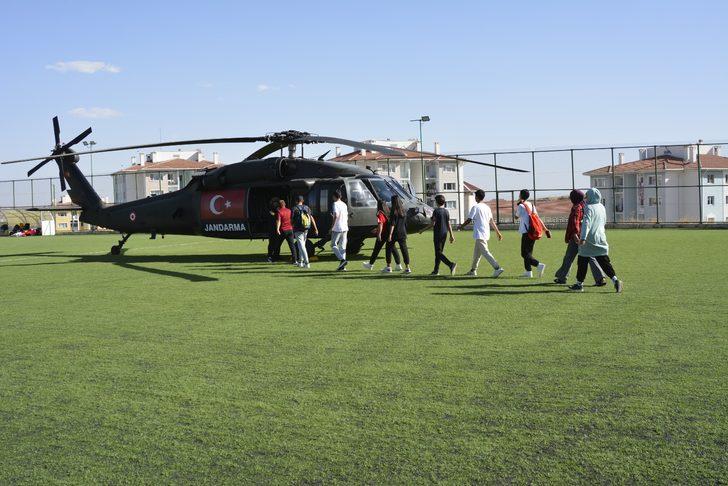 Kırşehir'de 100 çocuk jandarma helikopterleriyle şehir turu attı G1