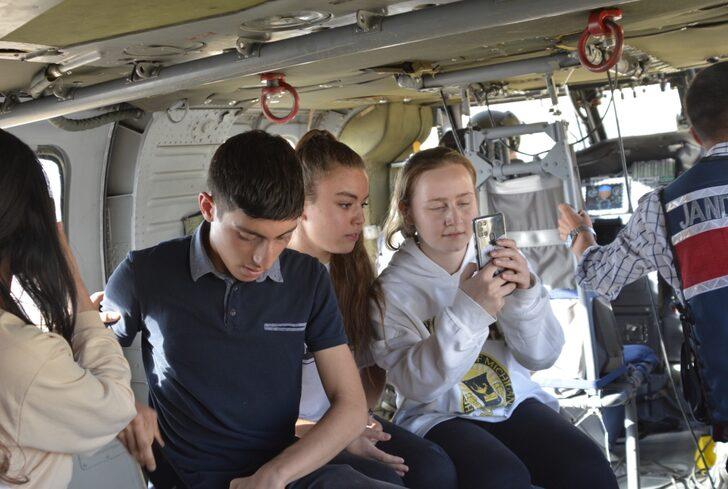 Kırşehir'de 100 çocuk jandarma helikopterleriyle şehir turu attı G3