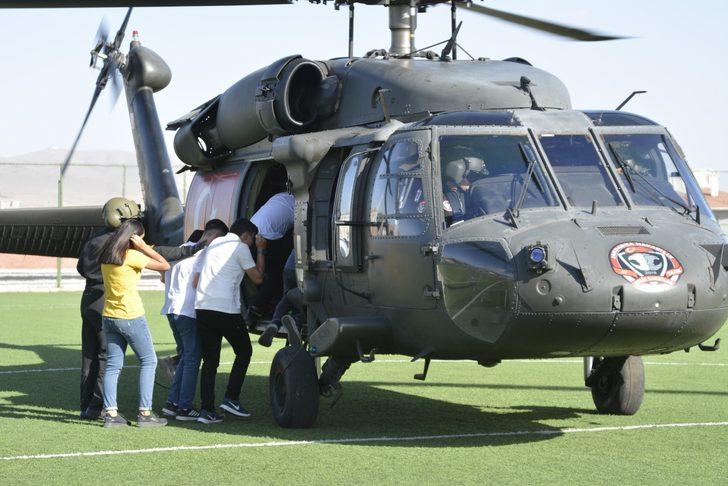 Kırşehir'de 100 çocuk jandarma helikopterleriyle şehir turu attı G5
