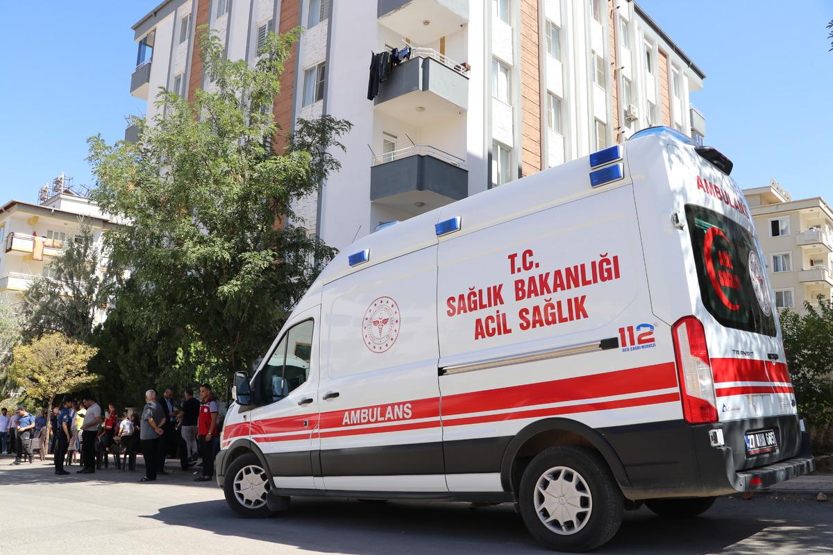 Şehit Ulaştırma S&ouml;zleşmeli Er Aybek'in Gaziantep'teki ailesine acı haber verildi