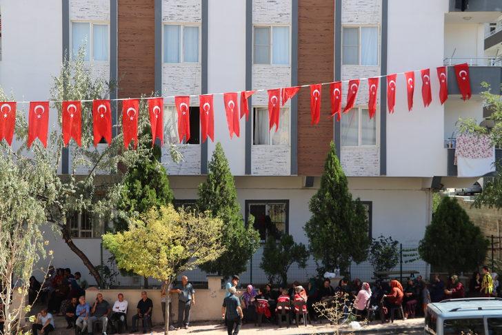 Şehit Ulaştırma Sözleşmeli Er Aybek'in Gaziantep'teki ailesine acı haber verildi G4