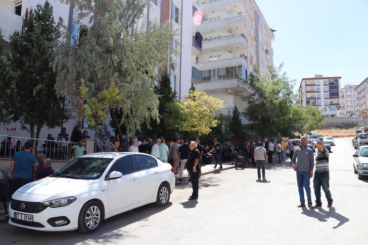 Şehit Ulaştırma Sözleşmeli Er Aybek'in Gaziantep'teki ailesine acı haber verildi G3