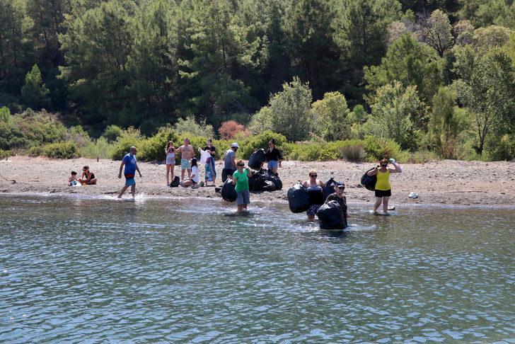 Fethiye'deki adada çevre temizliği yapıldı G3