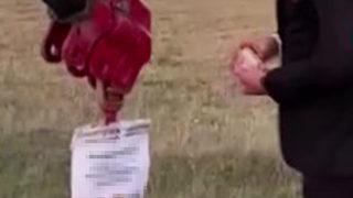 Bahşiş almak için gelin arabasının önünü vinçle kestiler! Damat şaşkınlığa uğradı