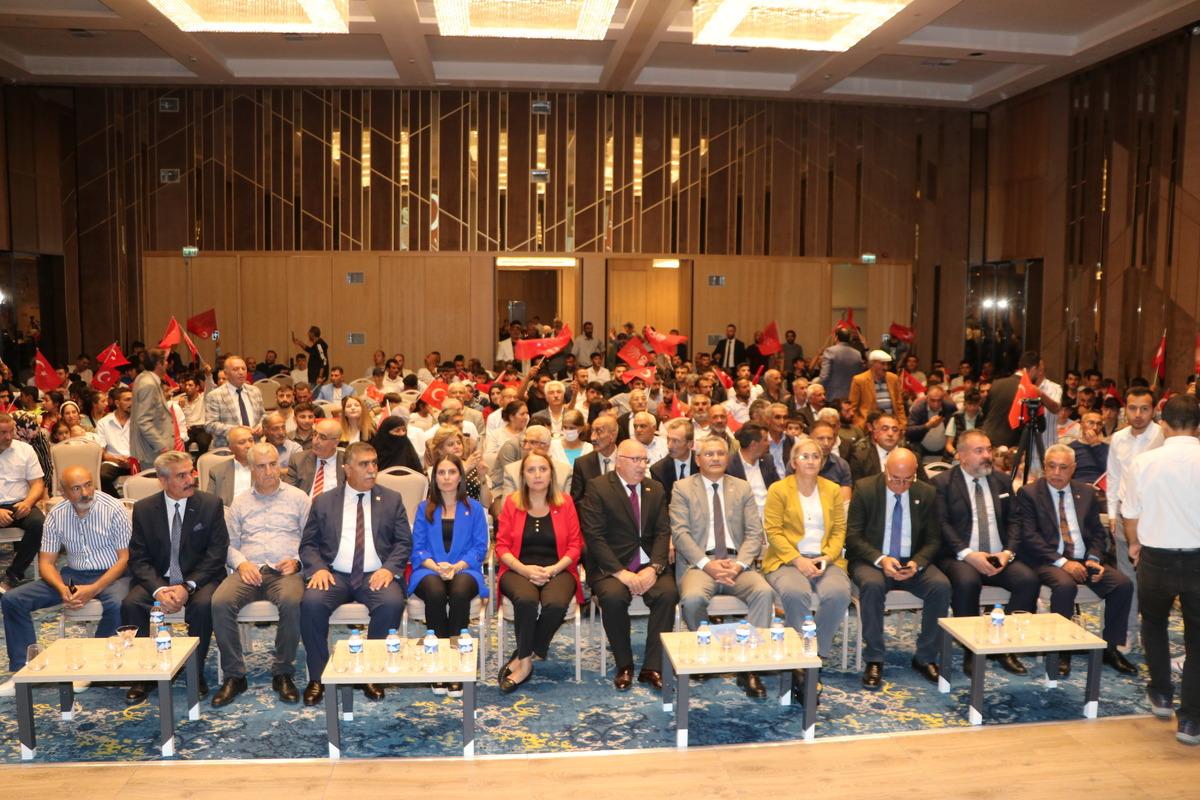 CHP'li Salıcı, partisinin Erzurum'daki &uuml;ye katılım t&ouml;reninde konuştu:
