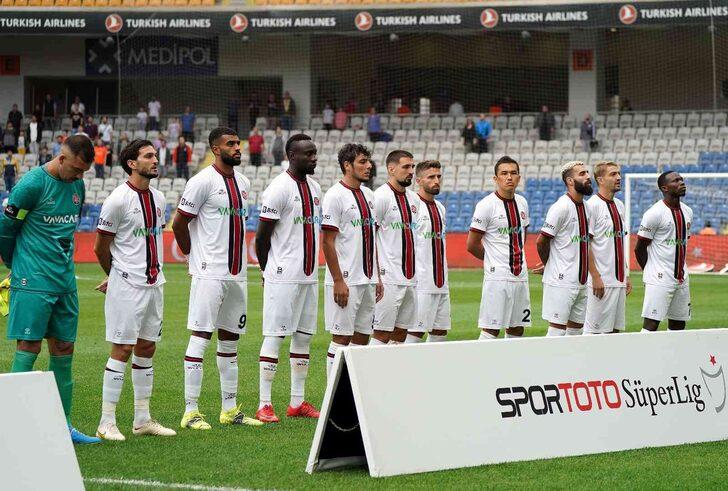 Yine gol yemediler ama Pirlo'dan çelme geldi! Medipol Başakşehir, Fatih Karagümrük ile 0-0 berabere kaldı G5