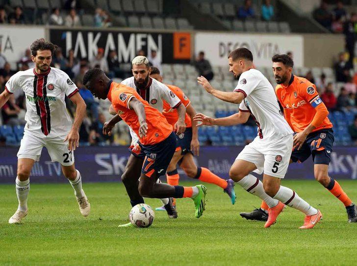 Yine gol yemediler ama Pirlo'dan çelme geldi! Medipol Başakşehir, Fatih Karagümrük ile 0-0 berabere kaldı G1