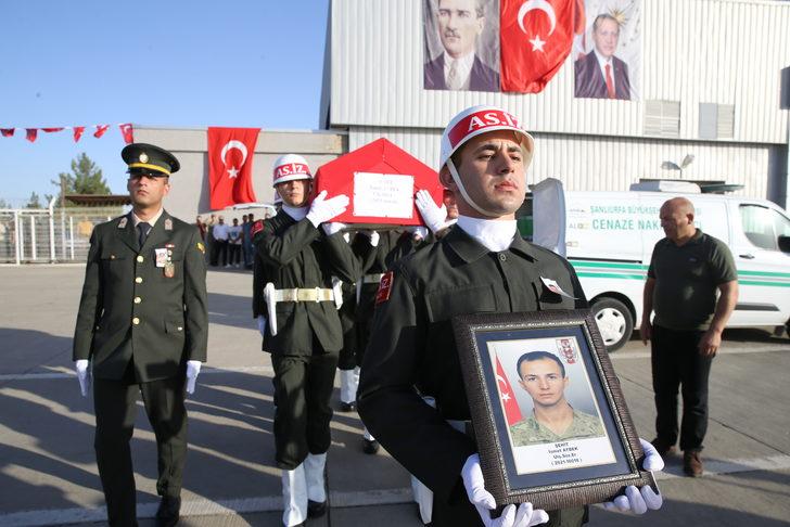 Şehit Ulaştırma Sözleşmeli Piyade Er Ayberk'in naaşı memleketi Gaziantep'e uğurlandı G2