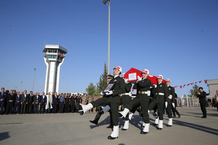 Şehit Ulaştırma Sözleşmeli Piyade Er Ayberk'in naaşı memleketi Gaziantep'e uğurlandı G3