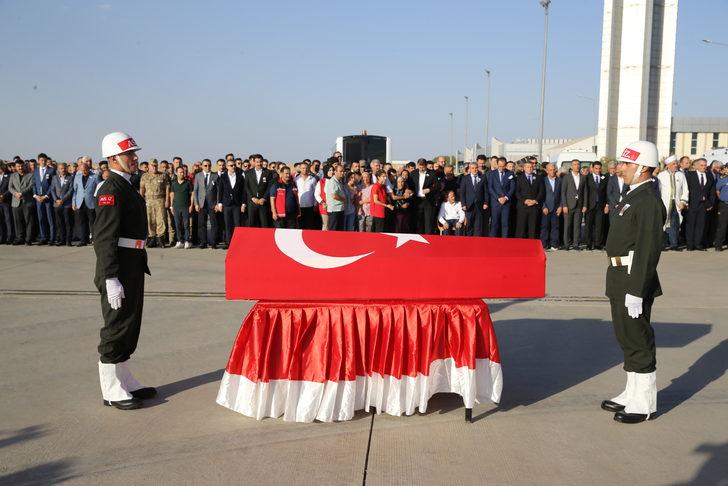 Şehit Ulaştırma Sözleşmeli Piyade Er Ayberk'in naaşı memleketi Gaziantep'e uğurlandı G4