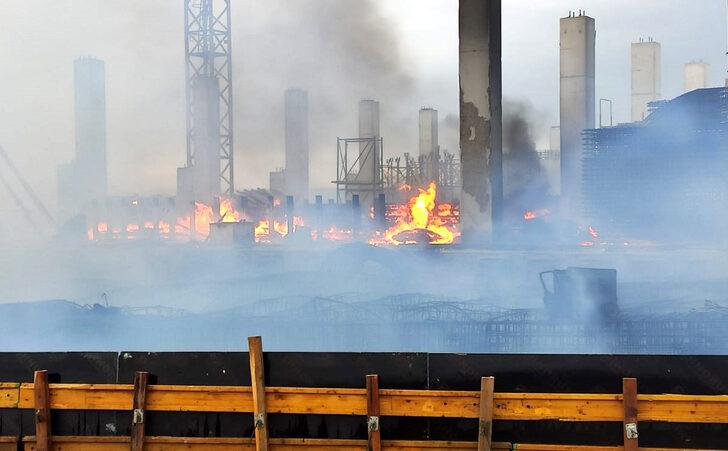 GÜNCELLEME - Kocaeli'de fabrika inşaatında çıkan yangın söndürüldü G1