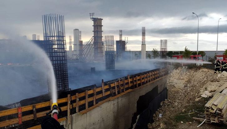 GÜNCELLEME - Kocaeli'de fabrika inşaatında çıkan yangın söndürüldü G4