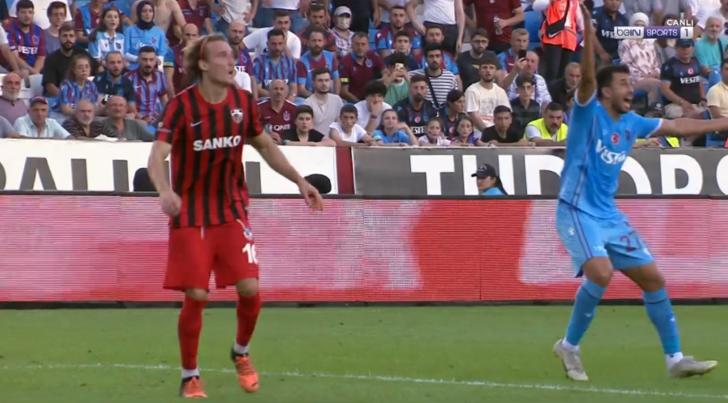 Trabzonspor maçında verilen penaltı pozisyonu Beşiktaş taraftarını ayaklandırdı! G3