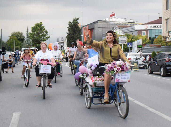 Düzce'de "Süslü Kadınlar Bisiklet Turu" düzenlendi G4