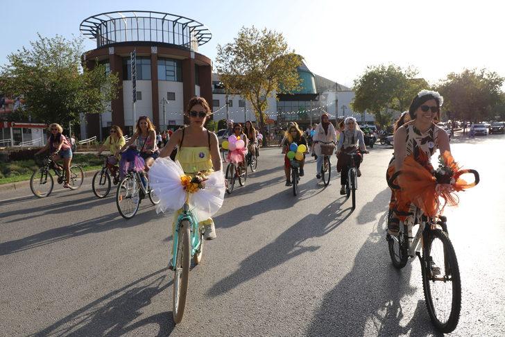 Denizli'de "Süslü Kadınlar Bisiklet Turu" yapıldı G1